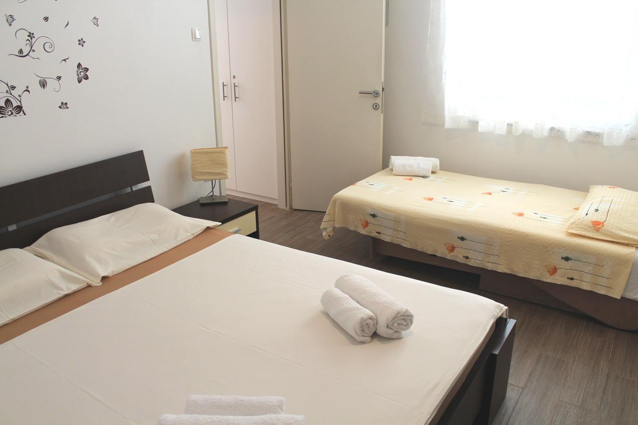 Apartment Maja Krk Town Exterior photo