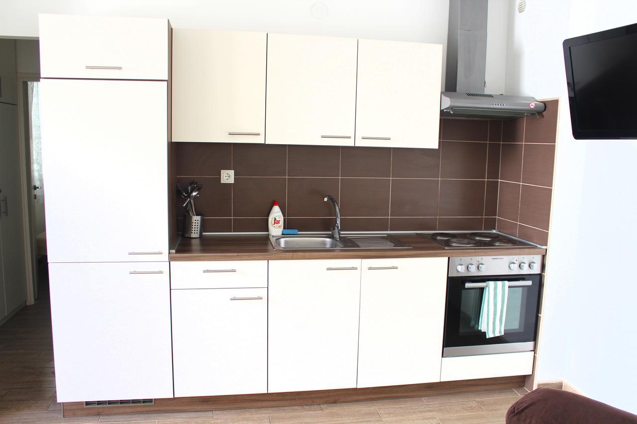 Apartment Maja Krk Town Exterior photo